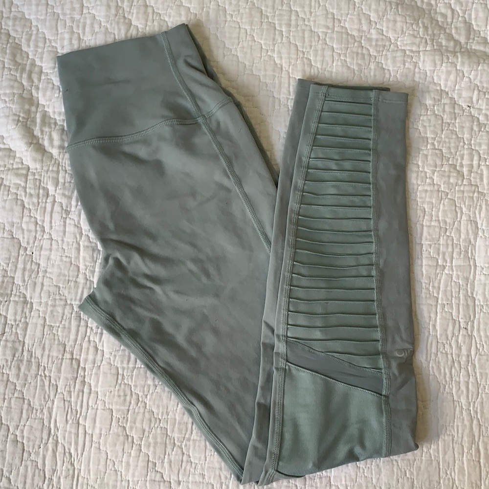 Light aqua Alo Yoga Moto legging